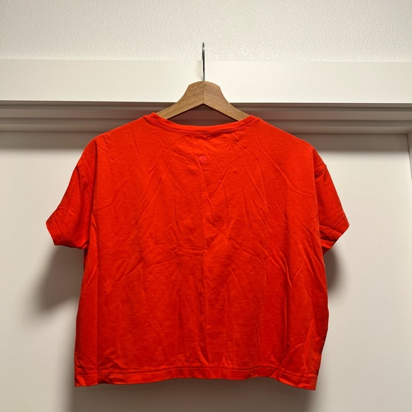 Lululemon cropped tshirt - Picture 2 of 3